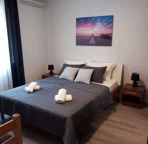 Dora-100m From The Appartamento *