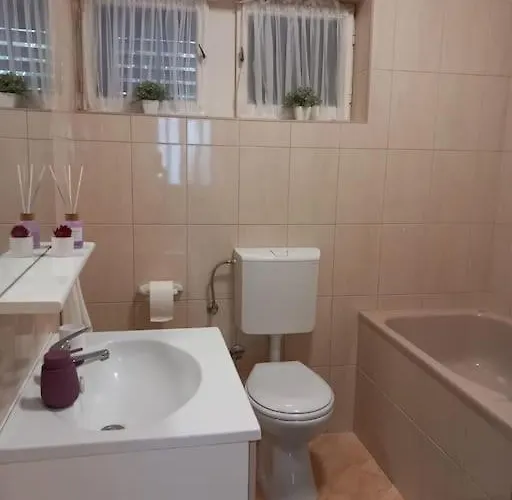 Dora-100m From The Appartamento