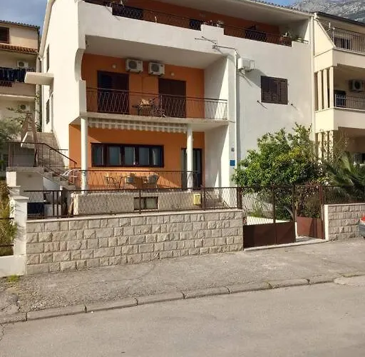 Dora-100m From The Appartamento *