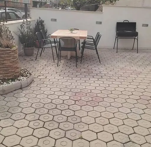 Dora-100m From The Appartamento Makarska