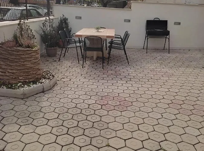 Dora-100m From The Appartamento Makarska